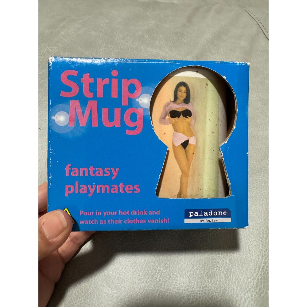 Paladone Vintage Fantasy Playmates Heat-Changing Strip Mug